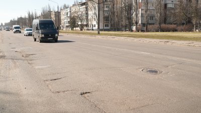 "Сніг зійшов і асфальт зійшов": чому після зими на дорогах Миколаєва утворилися вибоїни "Сніг зійшов і асфальт зійшов": чому після зими на дорогах Миколаєва утворилися вибоїни