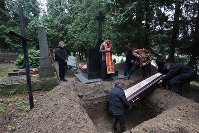 Перепоховання останків, знайдених під час дослідження Марсового поля Перепоховання останків, знайдених під час дослідження Марсового поля
