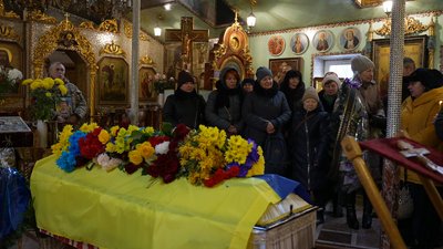 "Він створював красу і любив життя". В Сумах попрощались з воїном Олегом Северином "Він створював красу і любив життя". В Сумах попрощались з воїном Олегом Северином