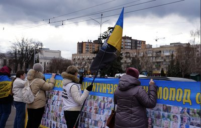 Люди на акції в Черкасах, 2 лютого 2025 року Люди на акції в Черкасах, 2 лютого 2025 року