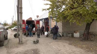 допомога люди хліб волонтер Дмитро Артемов Лиман Донецька область допомога люди хліб волонтер Дмитро Артемов Лиман Донецька область