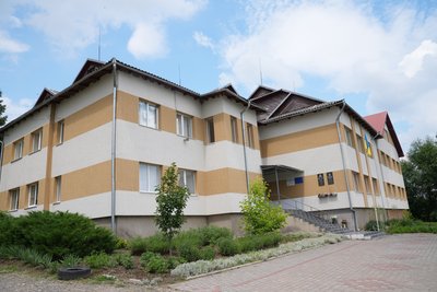 Школа, Дебеславці Школа, Дебеславці