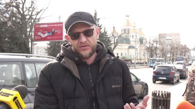 Для доставки боєприпасів та їжі: волонтерка Ольга Юзвюк з Рівного передала автомобіль 141 бригаді Для доставки боєприпасів та їжі: волонтерка Ольга Юзвюк з Рівного передала автомобіль 141 бригаді