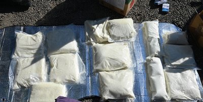Препарати, які вилучили з підпільної нарколабораторії Препарати, які вилучили з підпільної нарколабораторії