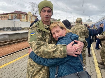 Евакуація з Бахмута, загибель батька і смерть матері: історія скрипальки з Одещини Евакуація з Бахмута, загибель батька і смерть матері: історія скрипальки з Одещини