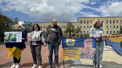 "Герої мають бути вдома": у Кропивницькому відбулась акція на підтримку полонених та зниклих безвісти "Герої мають бути вдома": у Кропивницькому відбулась акція на підтримку полонених та зниклих безвісти