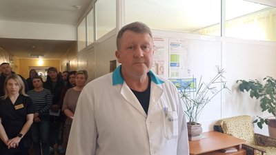 Пацієнти лікарні на Житомирщині протестують проти об'єднання двох відділень Пацієнти лікарні на Житомирщині протестують проти об'єднання двох відділень