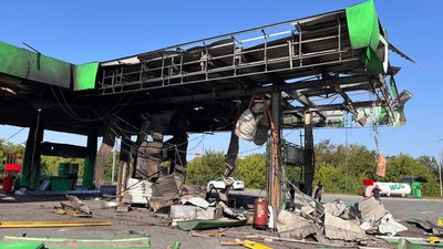 РФ знищила близько 200 АЗС у прифронтових регіонах: чи загрожує Дніпропетровщині дефіцит пального РФ знищила близько 200 АЗС у прифронтових регіонах: чи загрожує Дніпропетровщині дефіцит пального
