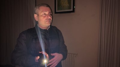 Майже 30 годин блекауту: у Дніпрі мешканці багатоповерхівки залишилися без світла на понад добу