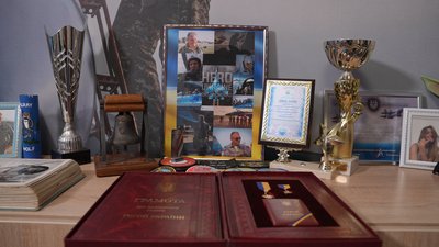 Герой України, ас та найкращий тато: спогади доньок про льотчика Олександра Оксанченка Герой України, ас та найкращий тато: спогади доньок про льотчика Олександра Оксанченка