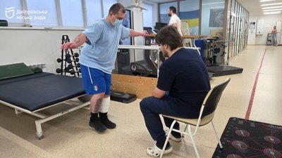 "Найбільше мене мучив страх: чи зможу я взагалі колись знову бігати". У Дніпрі проходить реабілітацію мінометник Дмитро "Найбільше мене мучив страх: чи зможу я взагалі колись знову бігати". У Дніпрі проходить реабілітацію мінометник Дмитро