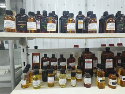 Від копченої солі до ароматизаторів: у Житомирі виробляють натуральні копчені інгредієнти Від копченої солі до ароматизаторів: у Житомирі виробляють натуральні копчені інгредієнти