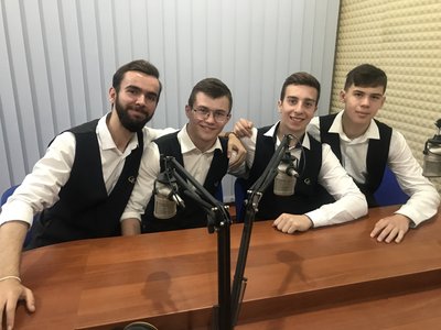 Учасники колективу "Grand Classic" (зліва направо): Ігор Речицький, Артем Білецький, Богдан Соболевський, Євгеній Школенко Учасники колективу "Grand Classic" (зліва направо): Ігор Речицький, Артем Білецький, Богдан Соболевський, Євгеній Школенко