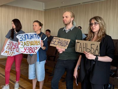 "Не депутати це вирішували": як відбулась сесія черкаської міськради "Не депутати це вирішували": як відбулась сесія черкаської міськради