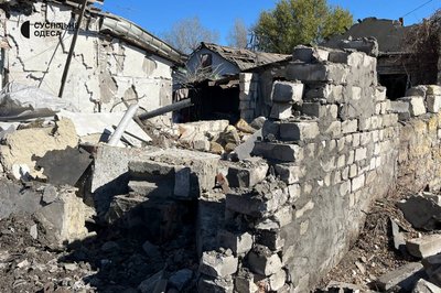 Пошкодження меблевої фабрики та іншої цивільної інфраструктури: наслідки нічної атаки БпЛА на Одесу Пошкодження меблевої фабрики та іншої цивільної інфраструктури: наслідки нічної атаки БпЛА на Одесу
