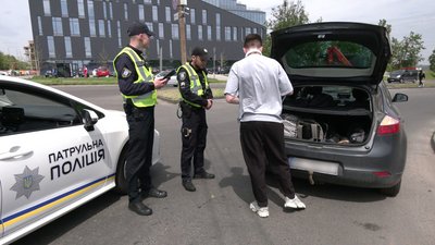Операція "Маячок": у Рівному поліцейські перевіряли чи пропускають водії "швидку" Операція "Маячок": у Рівному поліцейські перевіряли чи пропускають водії "швидку"