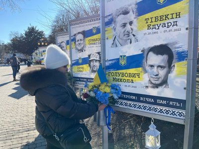 молебень, одинадцята річниця війни, третя річниця повномасштабного вторгнення, тернопіль, алея героїв, незламні молебень, одинадцята річниця війни, третя річниця повномасштабного вторгнення, тернопіль, алея героїв, незламні