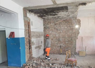 У приміщенні поліклініки на Буковині роблять ритуальну залу У приміщенні поліклініки на Буковині роблять ритуальну залу