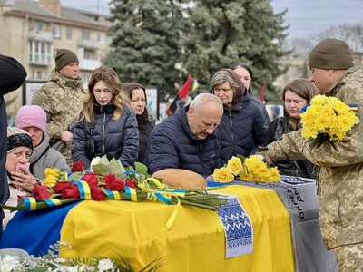 З 37-річним бійцем Денисом Сердюком попрощалися у Рівному З 37-річним бійцем Денисом Сердюком попрощалися у Рівному