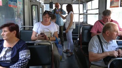 У Хмельницькому відновили безготівкову оплату за проїзд в тролейбусах: як тепер можна платити
