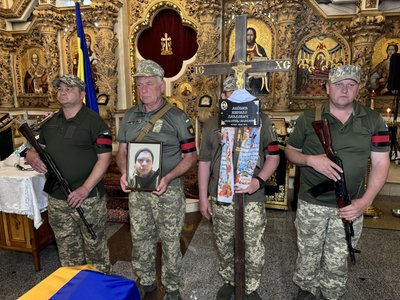 У Полтаві прощаються із воїнами, які полягли на Донеччині та на полігоні поблизу Полтави У Полтаві прощаються із воїнами, які полягли на Донеччині та на полігоні поблизу Полтави