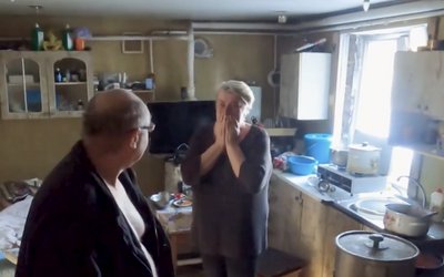 "Білі янголи" евакуювали із Олексієво-Дружківки родину із дитиною "Білі янголи" евакуювали із Олексієво-Дружківки родину із дитиною