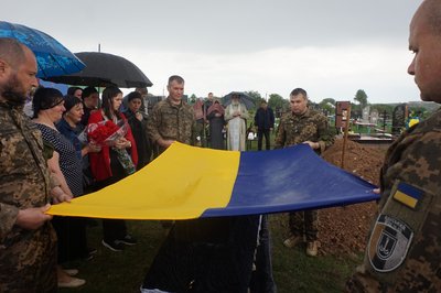 На Одещині попрощалися із військовим, який загинув через серцево-судинну недостатність На Одещині попрощалися із військовим, який загинув через серцево-судинну недостатність