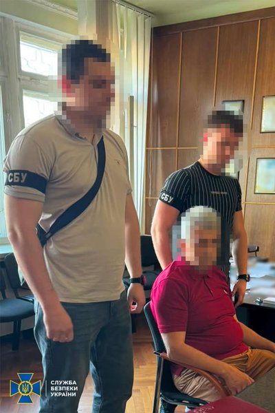4000 доларів за списання зі служби: на Житомирщині гендиректора райлікарні підозрюють у хабарництві 4000 доларів за списання зі служби: на Житомирщині гендиректора райлікарні підозрюють у хабарництві