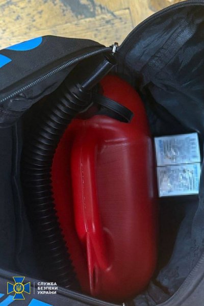 В Одесі групу людей підозрюють у підпалі семи релейних шаф Укрзалізниці В Одесі групу людей підозрюють у підпалі семи релейних шаф Укрзалізниці