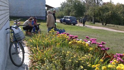 "Якби мене забрали від землі – я б померла": як живуть 9 останніх людей у селі Киселівка на прикордонні Чернігівщини "Якби мене забрали від землі – я б померла": як живуть 9 останніх людей у селі Киселівка на прикордонні Чернігівщини