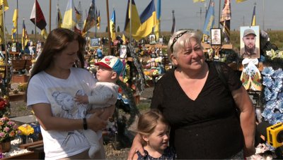 "На похоронах я була вагітна": вдова бійця 100 ОМБр поділилася спогадами про загиблого чоловіка