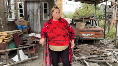 Залишитися зимувати чи кинути дім: як один авіаудар змінив життя вулиці у Софіївці Залишитися зимувати чи кинути дім: як один авіаудар змінив життя вулиці у Софіївці