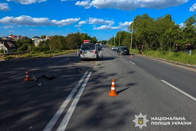 Зіткнення трьох автівок: двоє людей отримали травми в ДТП у Рівному Зіткнення трьох автівок: двоє людей отримали травми в ДТП у Рівному