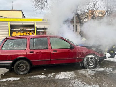 "Ми їхали з дитиною в дитсадок": у Черкасах під час руху спалахнув легковик "Ми їхали з дитиною в дитсадок": у Черкасах під час руху спалахнув легковик