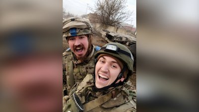 "Мій син був в пакеті №9". Історія матері двох азовців, які боронили Маріуполь "Мій син був в пакеті №9". Історія матері двох азовців, які боронили Маріуполь