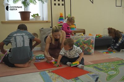 "Біг за мною з ножем": історія багатодітної матері з Одещини "Біг за мною з ножем": історія багатодітної матері з Одещини
