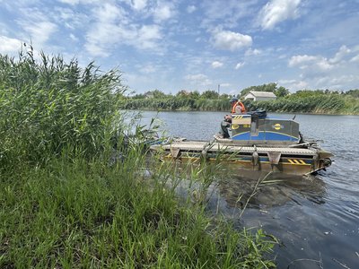 У Кременчуці розчищають водойми машиною-амфібією: як та для чого У Кременчуці розчищають водойми машиною-амфібією: як та для чого