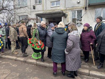 У Старому селі на Сумщині поховали солдата Руслана Тарана У Старому селі на Сумщині поховали солдата Руслана Тарана