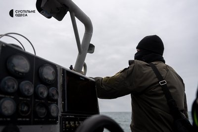 "Тут зона бойових дій": як морпіхи ВМС шукають небезпечні об’єкти під водою біля Одеси "Тут зона бойових дій": як морпіхи ВМС шукають небезпечні об’єкти під водою біля Одеси