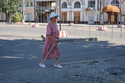 Херсон, місто, вулиця, люди, погода, літо Херсон, місто, вулиця, люди, погода, літо