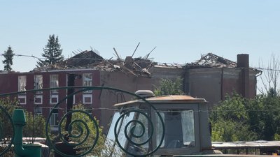 Пошкоджена будівля внаслідок російського обстрілу Слов’янськ Донецька область 30 липня 2025 рік Пошкоджена будівля внаслідок російського обстрілу Слов’янськ Донецька область 30 липня 2025 рік