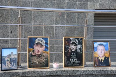 "Стоятиму пліч-о-пліч зі своїми побратимами": у Вінниці вшанували пам'ять загиблого оборонця "Стоятиму пліч-о-пліч зі своїми побратимами": у Вінниці вшанували пам'ять загиблого оборонця