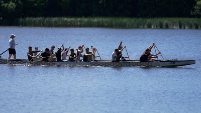 Прогулянка на "драконах": у Житомирі влаштували заплив для військових і ветеранів Прогулянка на "драконах": у Житомирі влаштували заплив для військових і ветеранів