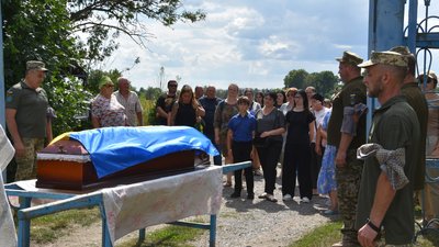 На Чернігівщині попрощалися з захисниками Сергієм Прокопчуком та Миколою Гавришем На Чернігівщині попрощалися з захисниками Сергієм Прокопчуком та Миколою Гавришем