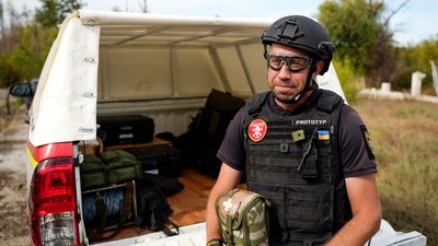 Розмінування території сапер начальник піротехнічного відділення Андрій Дмитрієнко Святогірськ Донецька область жовтень 2024 рік Розмінування території сапер начальник піротехнічного відділення Андрій Дмитрієнко Святогірськ Донецька область жовтень 2024 рік