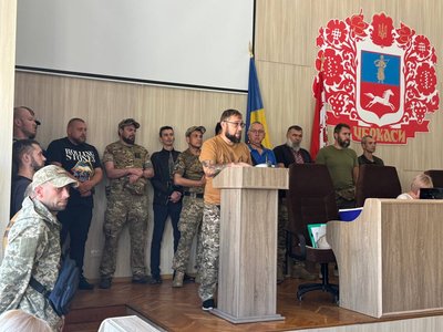 "Ветерана в кожний департамент": у Черкасах під час сесії міськради прийшли учасники війни "Ветерана в кожний департамент": у Черкасах під час сесії міськради прийшли учасники війни
