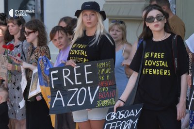 "Вони усі обов'язково мають повернутися додому": хто проводить акції "FREE AZOV" в Одесі "Вони усі обов'язково мають повернутися додому": хто проводить акції "FREE AZOV" в Одесі