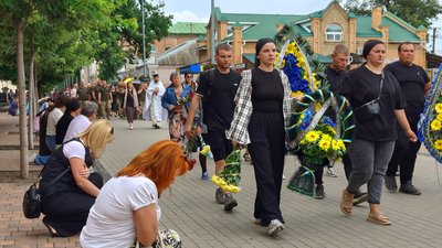 Сімох захисників провели в останню путь на Чернігівщині 18 липня Сімох захисників провели в останню путь на Чернігівщині 18 липня