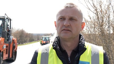 На Тернопільщині ремонтують дорогу, ремонт дороги, 14 квітня 2026 року На Тернопільщині ремонтують дорогу, ремонт дороги, 14 квітня 2026 року