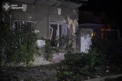 В Одесі внаслідок нічного ракетного удару РФ загинули двоє людей, щонайменше вісім поранених, серед них — діти В Одесі внаслідок нічного ракетного удару РФ загинули двоє людей, щонайменше вісім поранених, серед них — діти